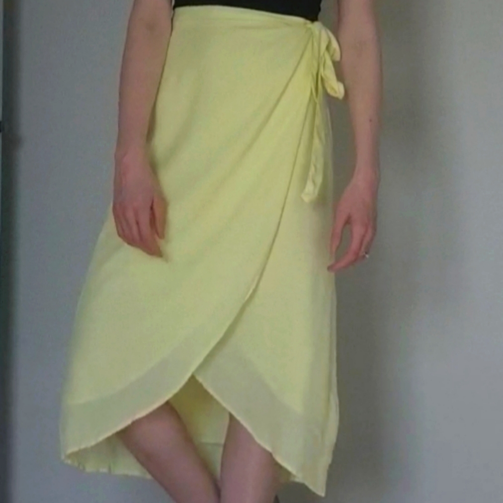 American Eagle Lime Green/Yellow Medium Wrap Skirt